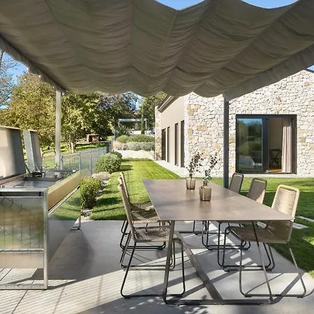 וילה Ulmus Karojba