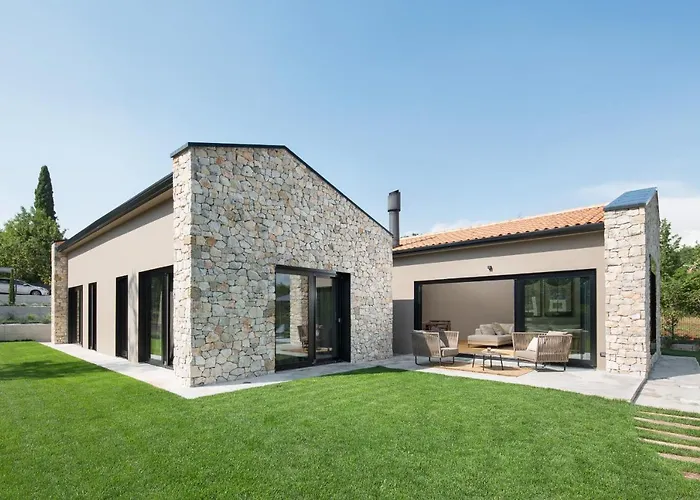 Ulmus Villa Karojba