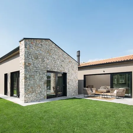 Ulmus Villa Karojba